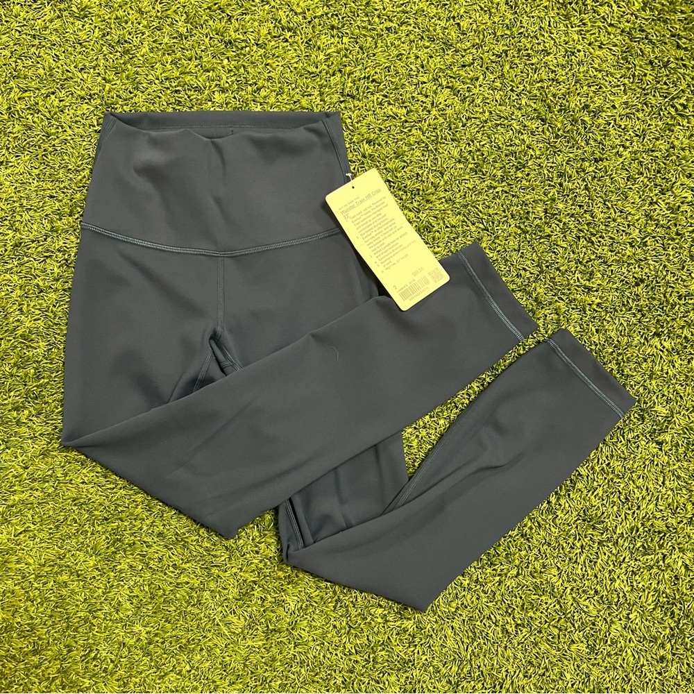 NWT Navy Lululemon Wunder Train HR Crop 23” size 2.